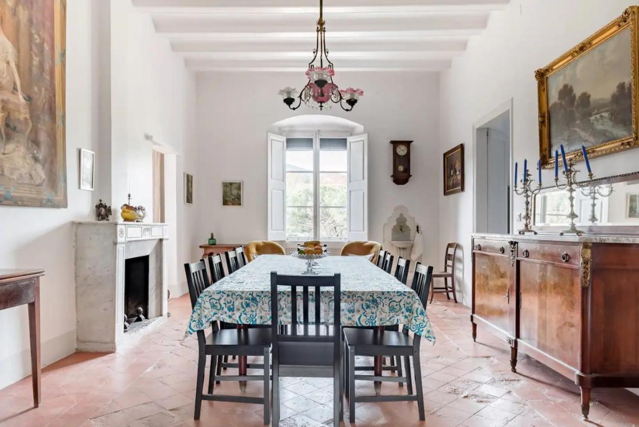 Can Rovira - Stunning Neoclassical Mansion, Just 20 Min Drive From Barcelona City Center, Ideal For Groups And Families 阿雷亚 外观 照片