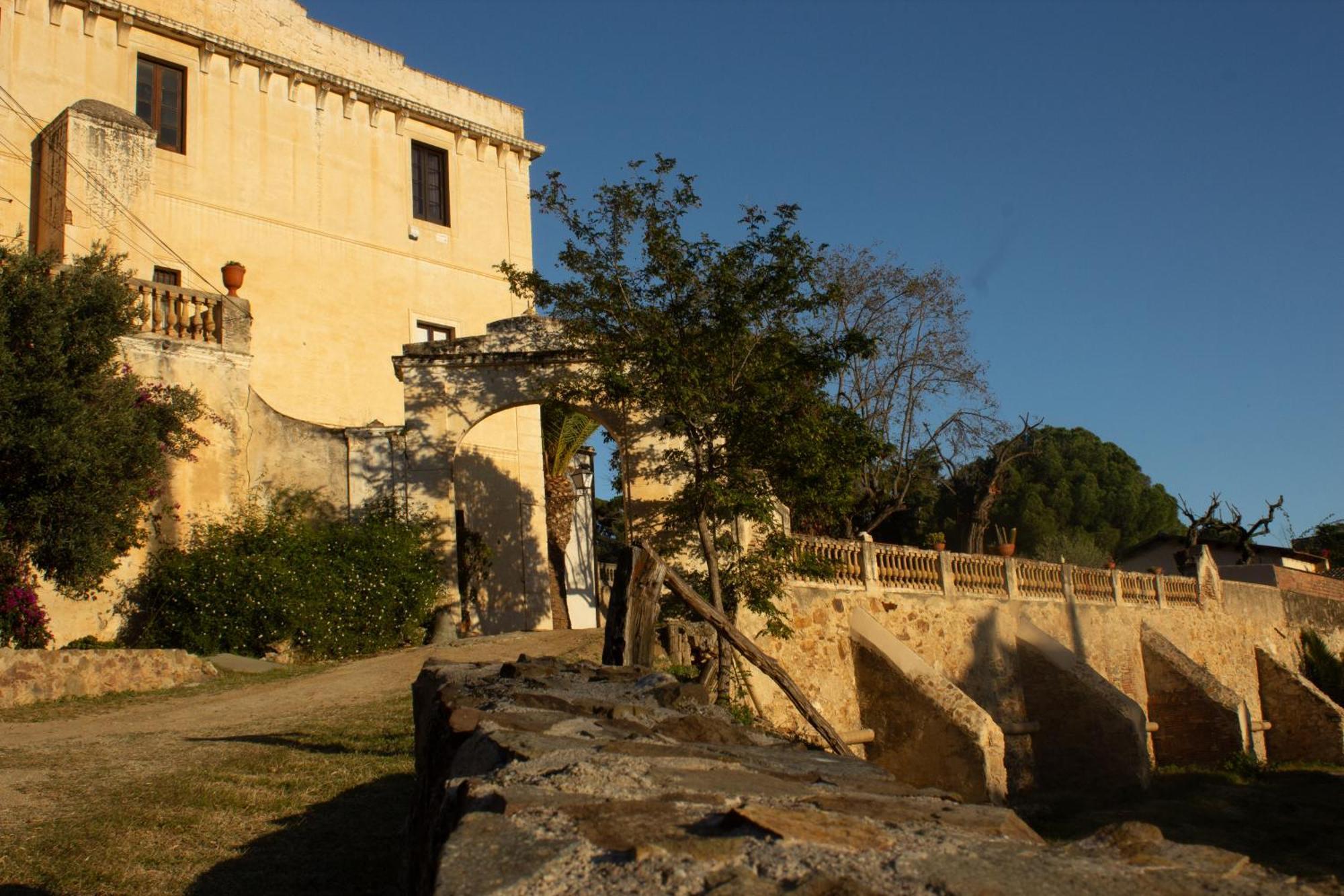 Can Rovira - Stunning Neoclassical Mansion, Just 20 Min Drive From Barcelona City Center, Ideal For Groups And Families 阿雷亚 外观 照片