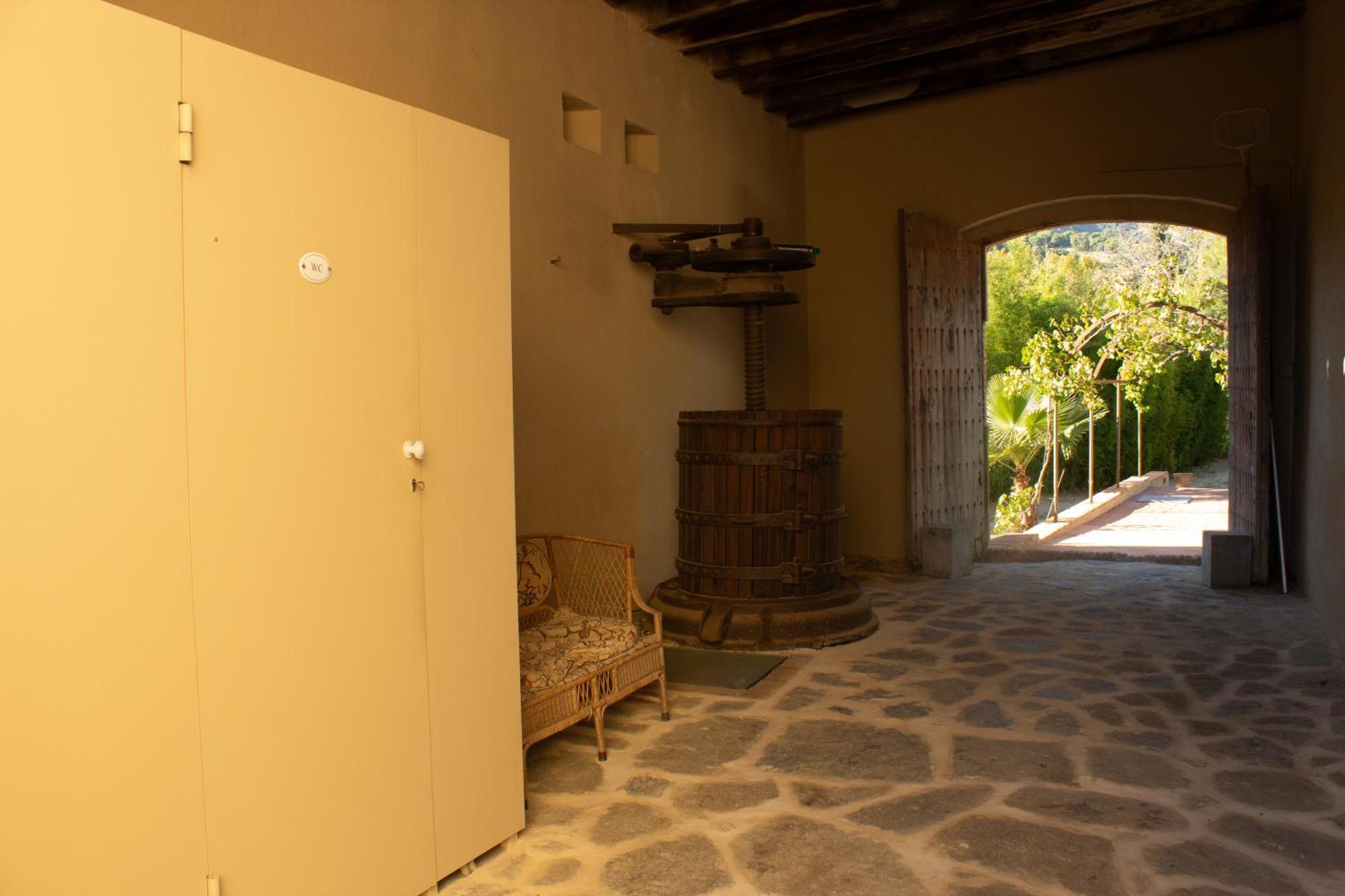 Can Rovira - Stunning Neoclassical Mansion, Just 20 Min Drive From Barcelona City Center, Ideal For Groups And Families 阿雷亚 外观 照片